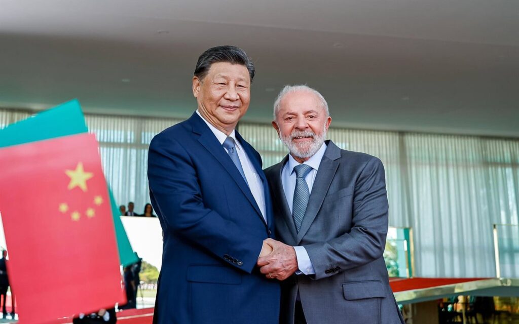 Lula y Xi hablan de reforzar los lazos de China y Brasil tras la imposición de aranceles de EEUU