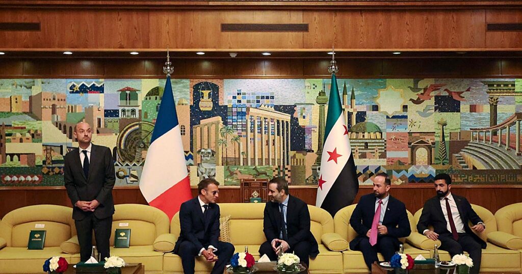 Macron se convierte en el primer líder occidental en viajar a Siria y reunirse allí con Al Sharaa