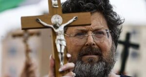 Mario Adinolfi, el fenómeno de masas que escondía una estafa monumental