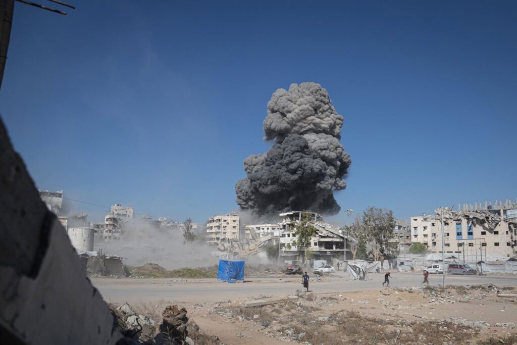 Mueren dos palestinos, entre ellos un niño, en bombardeos de Israel contra Gaza pese al alto el fuego