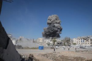 Mueren dos palestinos, entre ellos un niño, en bombardeos de Israel contra Gaza pese al alto el fuego