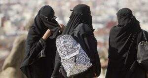 Portugal da luz verde a su ley que prohíbe el burka en espacios públicos