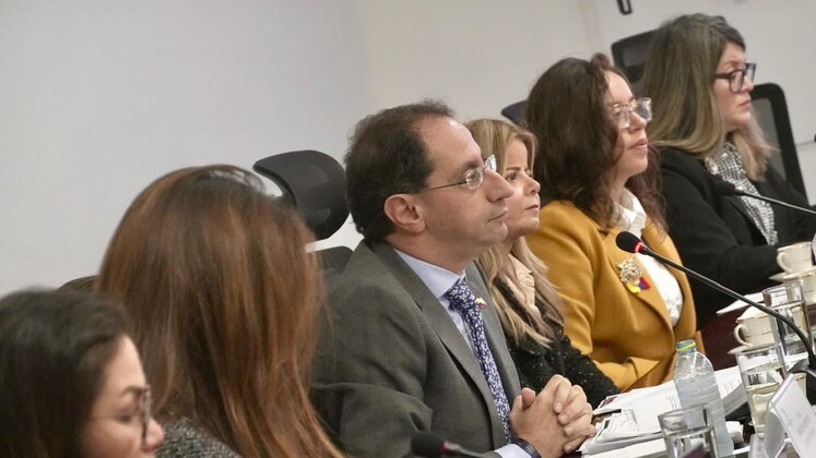 Primer encuentro de empalme entre gobiernos dejó momentos de tensión