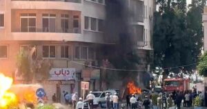 Registran varias explosiones en la capital de Siria durante la visita de Macron, quien se encuentra a salvo