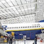 Ryanair destaca la «seguridad» de sus aviones después de que un hombre fuera succionado por una ventanilla