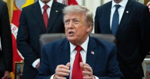 Trump amenaza con actuar contra posibles drones iraníes almacenados en Cuba