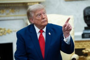 Trump amenaza con "dar una paliza" a Irán tras el "ataque sorpresa" contra instalaciones de EEUU en Jordania
