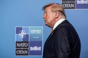 Trump amenaza con nuevos ataques contra Irán y abre la puerta a bloquear el estrecho de Ormuz a Teherán
