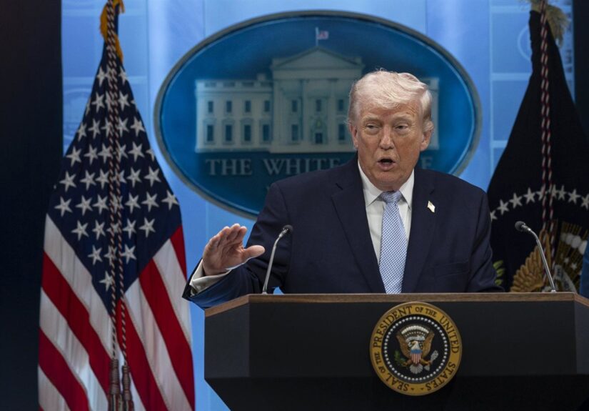 Trump anuncia una desclasificación de inteligencia "crítica" que probaría injerencia electoral de China en EEUU