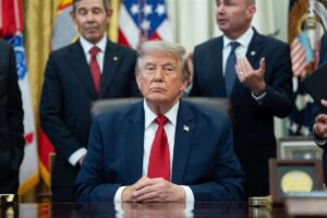 Trump aparca la tasa del 20% por cruzar el paso de Ormuz a cambio de inversiones en EEUU de los países del Golfo