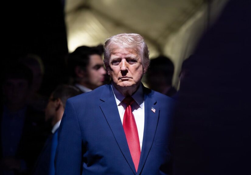 Trump asegura que EEUU está tomando el control de Ormuz mientras Irán confirma el cierre del paso