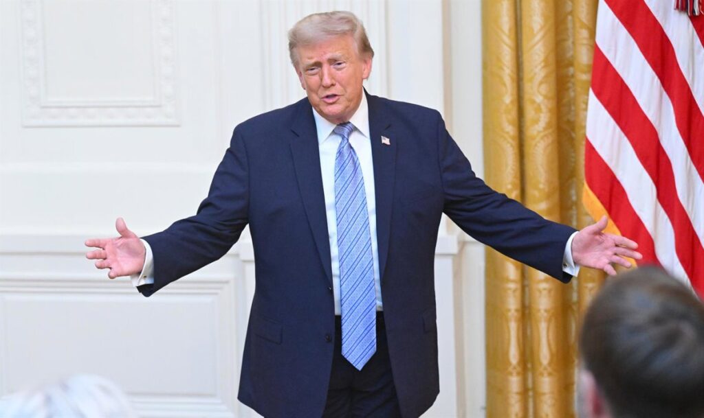 Trump asegura que EEUU "golpeó muy duro" a Irán con bombardeos "en honor" a los militares muertos en Jordania