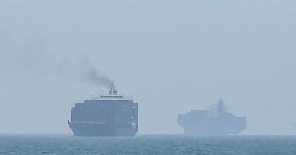 Trump asegura que Estados Unidos controlará el estrecho de Ormuz y recibirá «una compensación por ello»