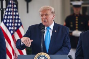 Trump avisa de que EEUU estará como Ceuta "dentro de tres años" si ganan los demócratas