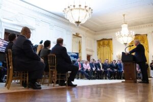 Trump exige a los republicanos que incorporen a Irán al nuevo proyecto de ley de sanciones contra Rusia