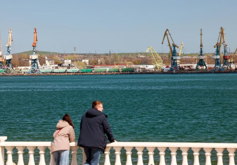 Ucrania ataca con drones 15 buques de la "flota fantasma" rusa en el mar de Azov