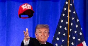 Un Trump desconocido se sincera con la prensa en su regreso a la cena de corresponsales