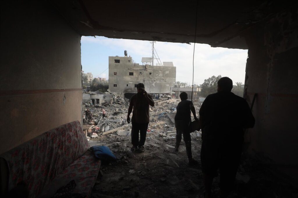Un ataque aéreo israelí deja al menos siete muertos y 22 heridos durante un funeral en el centro de Gaza