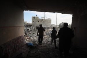 Un ataque aéreo israelí deja al menos siete muertos y 22 heridos durante un funeral en el centro de Gaza