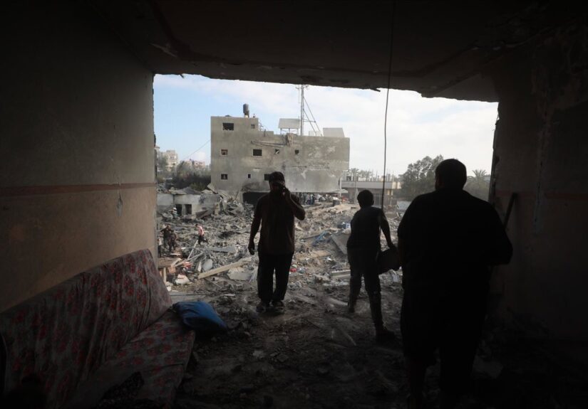 Un ataque aéreo israelí deja al menos siete muertos y 22 heridos durante un funeral en el centro de Gaza