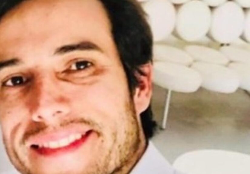 Un piloto salta al vacío en pleno vuelo y su aprendiz logra aterrizar sola