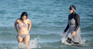 Un tribunal austriaco considera «discriminatoria» la prohibición del 'burkini' en un hotel de los Alpes