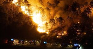 Una calcinada Gironda lucha contra las altas temperaturas para evitar que empeore el megaincendio de Francia