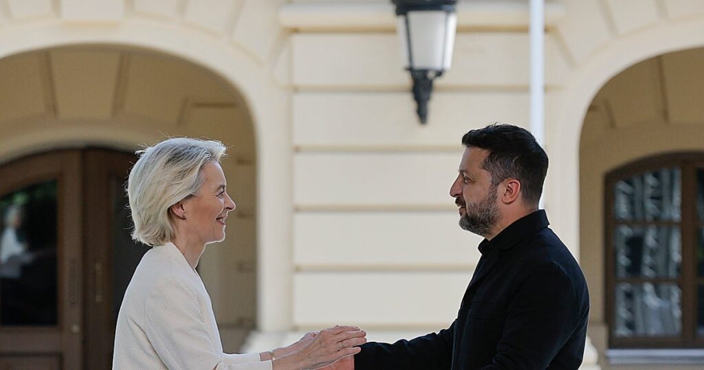 Von der Leyen y Zelenski firman un pacto para fabricar drones en masa en Europa