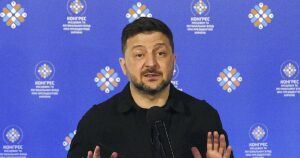 Zelenski destituye al jefe del Ejército ucraniano tras las protestas por el cese del ministro de Defensa