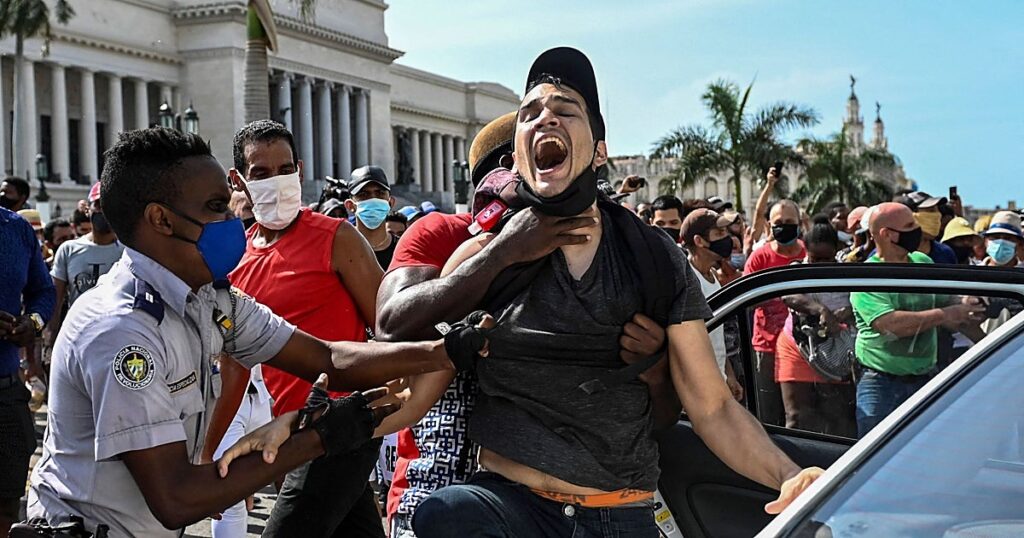la revolución fallida que amenaza a un régimen en ruinas