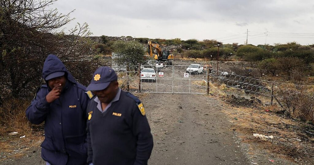 Al menos 14 mineros muertos y varios heridos tras derrumbarse una mina ilegal de Sudáfrica