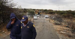 Al menos 14 mineros muertos y varios heridos tras derrumbarse una mina ilegal de Sudáfrica