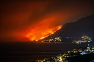 Al menos 36 heridos por un virulento incendio forestal en la turística ciudad de Omis, en Croacia