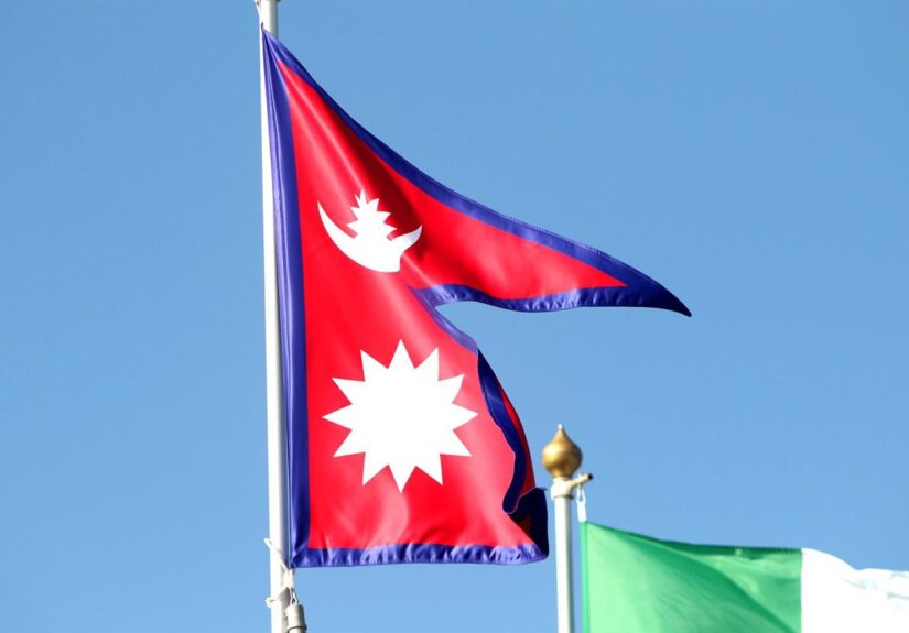 Al menos 95 muertos y 600 desaparecidos por las inundaciones en el norte de Nepal, en la frontera con China
