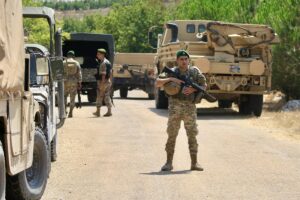 Al menos cinco militares libaneses heridos por un ataque israelí durante una operación de escolta