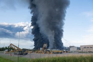 Al menos dos heridos en nuevos ataques de Ucrania a un almacén de Wildberries y una refinería en Baskortostán