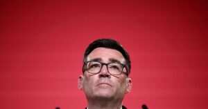 Andy Burnham intercambió mensajes con alguien que se hizo pasar por la jefa de gabinete de Trump