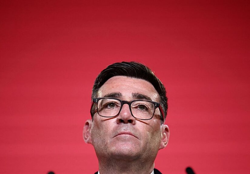 Andy Burnham intercambió mensajes con alguien que se hizo pasar por la jefa de gabinete de Trump
