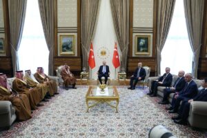 Arabia Saudí, Pakistán y Turquía firman un histórico acuerdo de defensa para fortalecer su disuasión colectiva