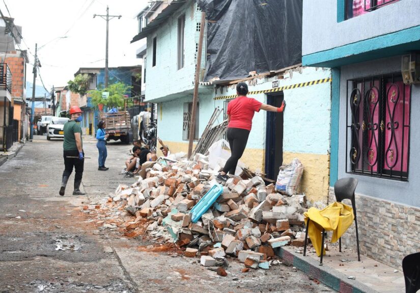 Aumentan a 329 los fallecidos por el terremoto de 7,4 de hace dos semanas en Colombia