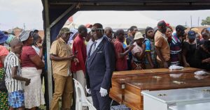 Casi 100 muertos tras el naufragio de un ferri en Zimbabue decretan el «estado de desastre» en el país