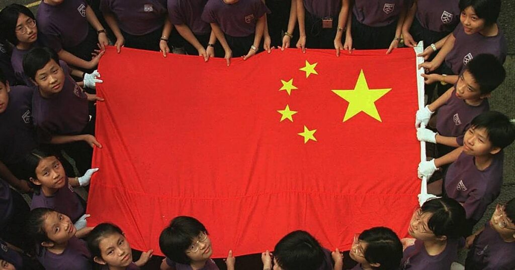 China condena a tres años de prisión al artista Gao Zhen tras «burlarse» de Mao