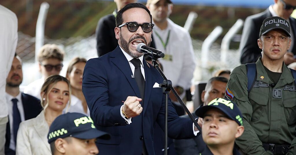 De la Espriella asume el mando en Colombia con el reto de la crisis económica y de seguridad que deja Petro