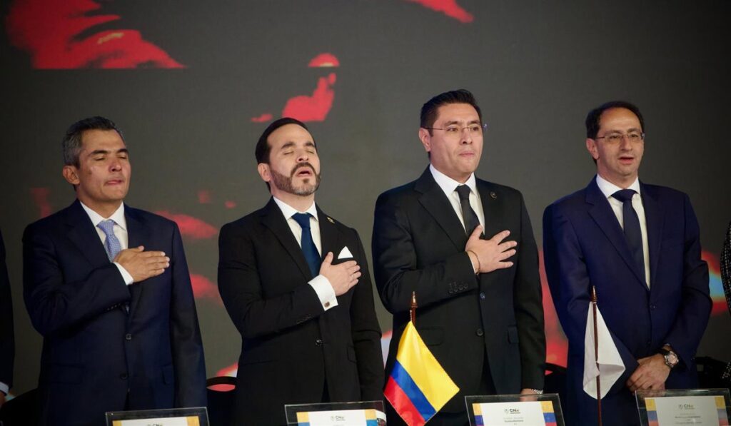 De la Espriella toma posesión de su nuevo gabinete para poner en marcha la "Patria Milagro"