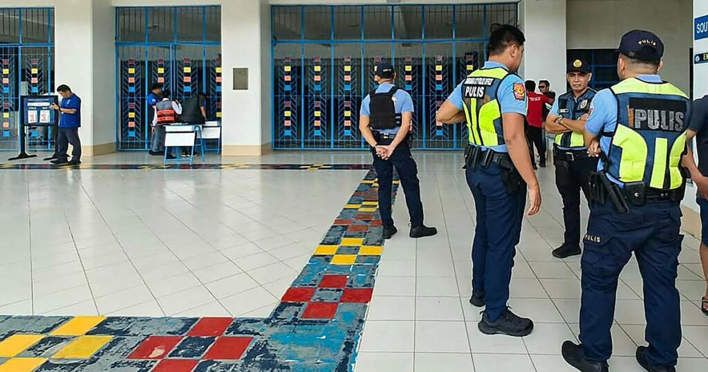 Dos muertos en un tiroteo en un instituto en Filipinas retransmitido en directo