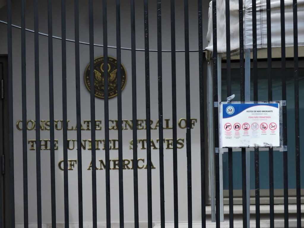 EEUU suspende de manera temporal la concesión de citas para solicitar visados en todas sus oficinas consulares