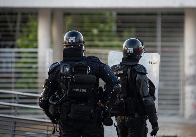 El Gobierno de Colombia denuncia el posible secuestro de tres funcionarios de Policía a manos del ELN