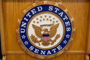 El Senado de EEUU aprueba el proyecto de ley de sanciones contra las exportaciones de crudo y gas rusos