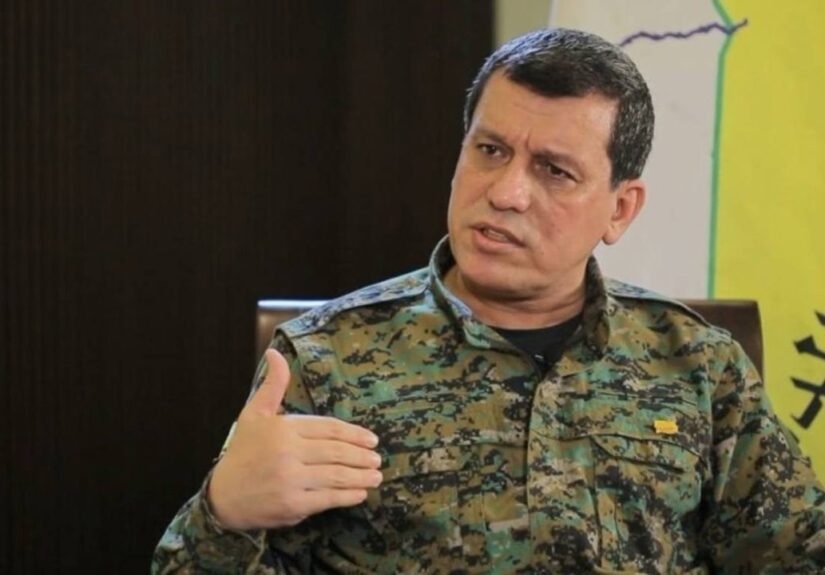 El comandante en jefe de las FDS anuncia la disolución de la milicia kurdo-árabe tras el acuerdo con Damasco