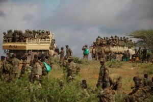 El jefe del Ejército ugandés anuncia que sus fuerzas dejarán Somalia en 2027 tras 20 años de lucha contra Al Shabaab